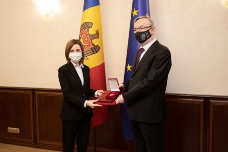 Ambasadorul Cehiei, decorat de Maia Sandu cu „Ordinul de Onoare”