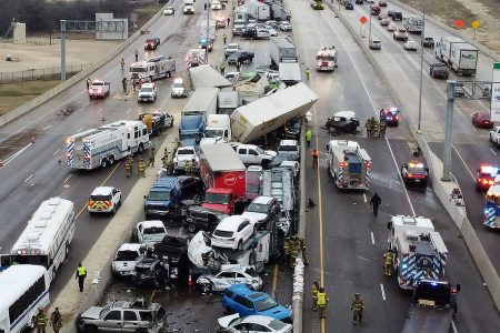 VIDEO//Accident în lanț în SUA. Zeci de mașini au fost distruse și șase oameni au murit