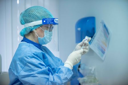 Covid-19: Doar astăzi, peste 700 de medici au fost vaccinați