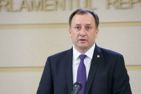 Denis Ulanov și Petru Jardan riscă să rămână fără imunitate. Procurorul general cere arestarea și judecarea acestora