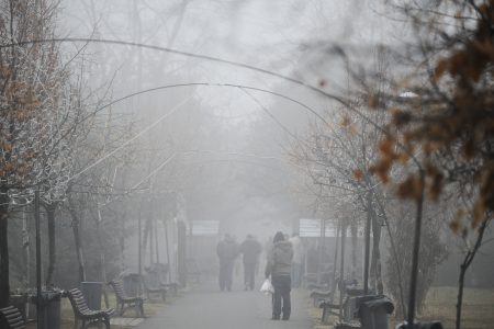 Ploi slabe și temperaturi mai reci. Dimineața vom avea parte de ceață