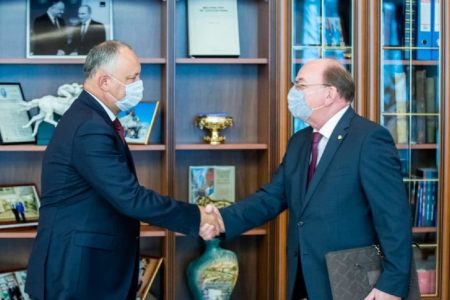 Dodon spune că Moldova este „gata să cumpere un lot important de vaccinuri Sputnik V”