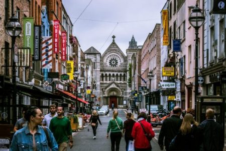 Moldovenii care vor merge în Irlanda vor plăti 1875 de euro pentru carantina hotelieră