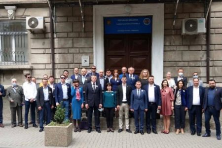 VIDEO// Alianța pentru Unirea Românilor a depus actele la CEC. Candidatul-supriză de pe primul loc din listă