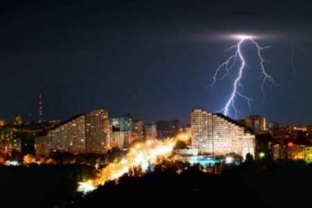 Avertizare METEO! Cod galben de ploi și descărcări electrice, începând de astăzi
