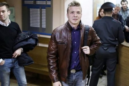 Belarus: Protasevici ar fi pledat vinovat. Tatăl acestuia: „Este rezultatul torturii la care a fost supus”
