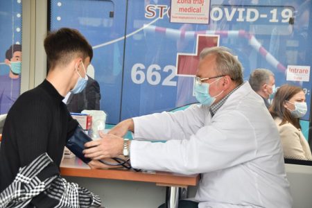 De mâine, 18 noiembrie, în Moldova începe vaccinarea anti-COVID-19 a copiilor de la vârsta de 12 ani