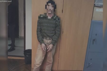 VIDEO//Și-a bătut tatăl vitreg până la moarte. La opt ani de la comiterea crimei, suspectul a fost reținut