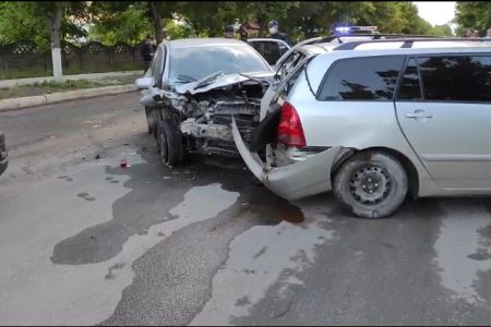 VIDEO// Încăpățânarea unui șofer beat din Sângerei, care circula cu viteză: „Mai bine provoc un accident, decât să opresc mașina”