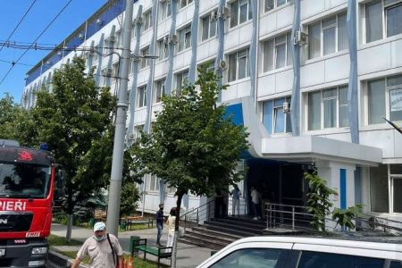 Alertă cu bombă la judecătoria Chișinău cu sediul la Buiucani a fost falsă