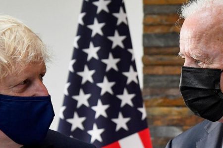 Vaccinuri gratuite pentru țările sărace, promit Biden și Johnson
