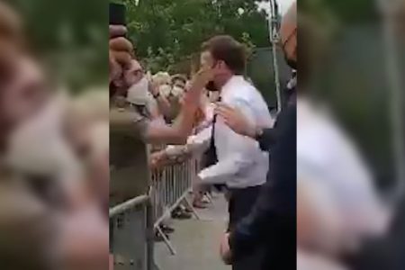 VIDEO// Despre palma primită de Macron, președintele Franței