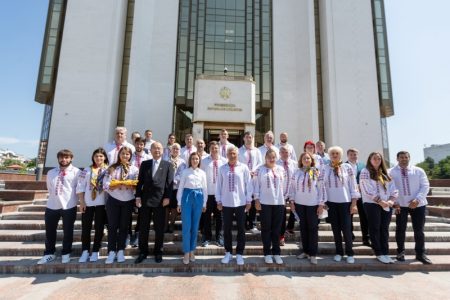 Președintele țării, Maia Sandu, a înmânat drapelul Republicii Moldova echipei de sportivi moldoveni care vor reprezenta țara noastră la Jocurile Olimpice din Tokyo