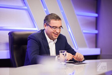VIDEO//Usatâi, despre singura șansă a AUR de a accede-n Parlament: „Doar dacă Chirtoacă își ia viteză, se dă cu capul de monumentul lui Ștefan cel Mare și se face bucăți”
