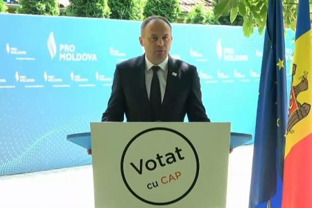 Liderul Partidului Pro-Moldova, Andrian Candu, formațiune care nu participă în actuala campanie electorală, susține că niciun concurent electoral nu merită votul