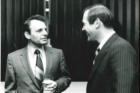A murit arhitectul american al războaielor din Afganistan și Irak