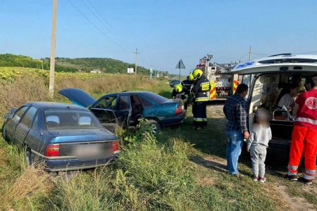 FOTO//Grav accident la Basarabeasca. Opt persoane au fost rănite