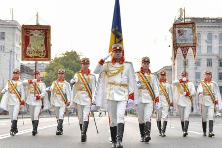 Programul dedicat Zilei Independenței a fost dat peste cap. Zelenski și Iohannis întârzie