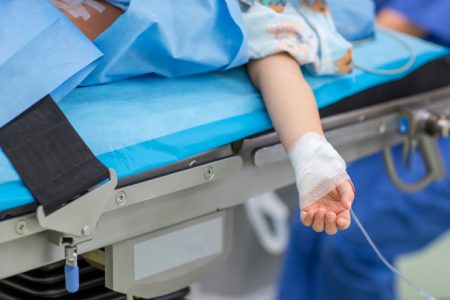 Veste tragică: Un copil de doar un an şi șase luni a decedat, după ce a fost tamponat cu automobilul de către tatăl său