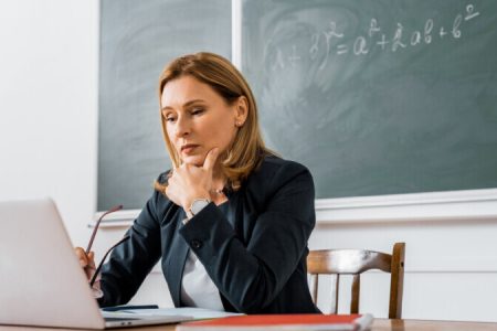 Profesorii din municipiul Chișinău nu și-au primit salariile pentru luna decembrie