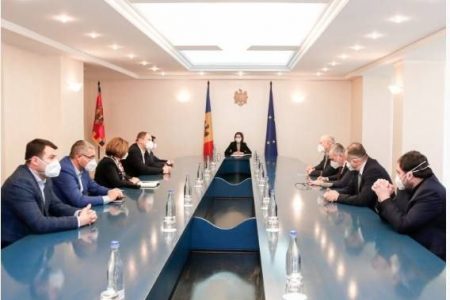 Maia Sandu s-a întâlnit cu liderii mai multor partide extraparlamentare: „Vrem pace și liniște”