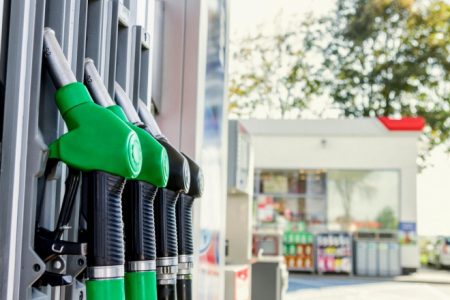 Motorina se ieftinește cu 16 bani. Și prețul benzinei scade