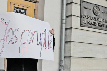 De ce moldovenii nu apreciază lupta cu corupția dusă de guvernare? Expert: „PAS a căzut în propria capcană. Chestiile de PR țin doar câteva zile”