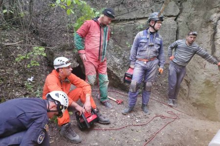 Cadavrul unui bărbat în vârstă de 33 de ani, extras de salvatori din Peștera Surprizelor din raionul Criuleni