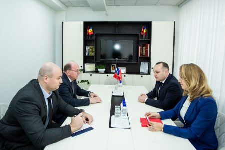 Conducerea PSRM a avut o întrevedere cu Ambasadorul Federației Ruse, Oleg Vasnețov