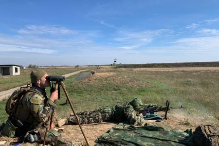 Mai mulți militari prin contract ai Armatei Naționale au absolvit cursul de pregătire pentru lunetiști