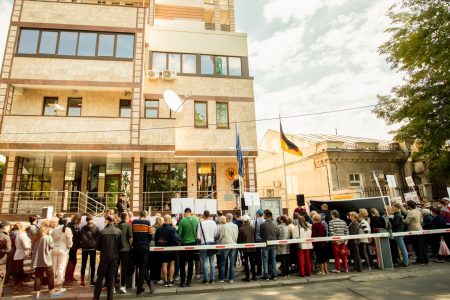 Membrii și simpatizanții Partidului ȘOR și Partidului Comuniștilor au protestat în fața Ambasadei Germaniei