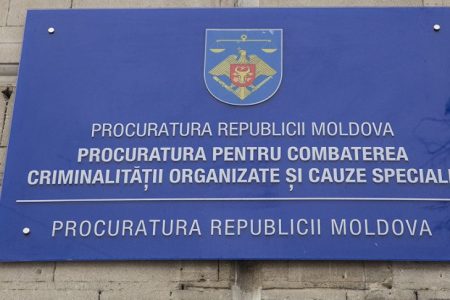 Un administrator de companie din telecomunicații, amendat pentru divulgarea datelor din ordonanța unui procuror PCCOCS