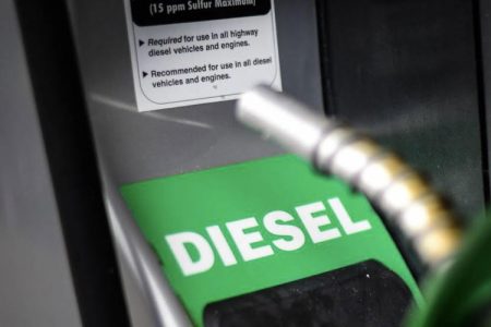 Mâine, motorina și benzina se scumpesc, anunță ANRE