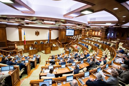 Votat în prima lectură: Hărțuirea și victimizarea vor fi pedepsite contravențional