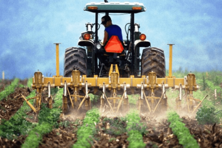Patru mii de tone de motorină: Guvernul României va susține, din nou, agricultorii din Moldova