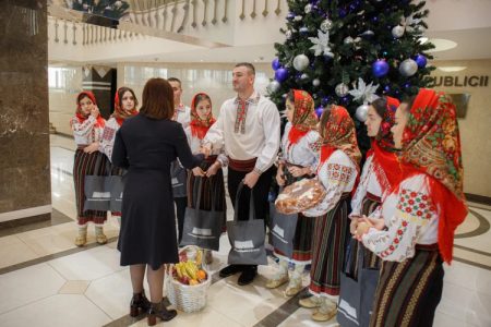 Parlamentul lansează cea de-a treia ediție a Concursului de colinde și urături. Află cum poți participa