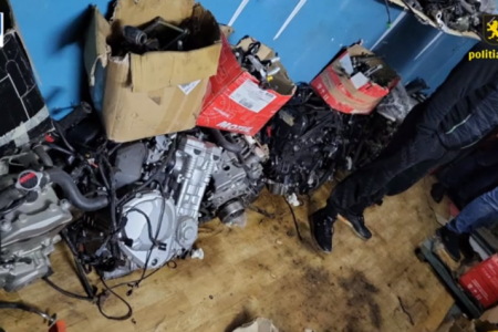 VIDEO/ Schemă de contrabandă cu peste 30 de vehicule motorizate și alte produse auto, deconspirată de oamenii legii