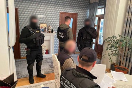VIDEO/ Oamenii legii au reținut trei membri ai unui grup criminal organizat, specializat în transportarea ilegală a bărbaților din Ucraina