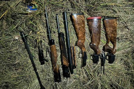 A încercat să aducă ilegal în Moldova arme furate din Austria, dar a fost reținut în flagrant de către oamenii legii