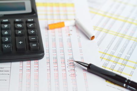 Politica fiscală și vamală pentru anul 2023, aprobată în lectură finală: Accizele majorate la tutun vor intra în vigoare la 1 ianuarie