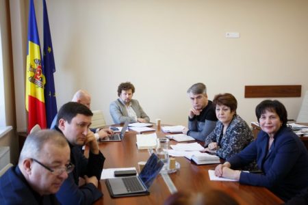 După mai multe critici, proiectul privind trecerea spitalelor raionale în gestiunea Ministerului Sănătății a fost susținut de comisia parlamentară de specialitate