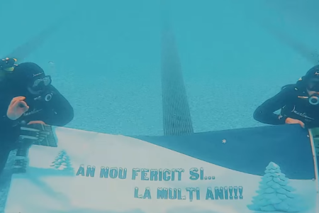 VIDEO/ În ajun de sărbători, salvatorii și pompierii au venit cu un mesaj de felicitare pentru cetățeni