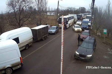 În ultimele 24 de ore, în punctele de trecere a frontierei fluxul de persoane a constituit 40 513 traversări
