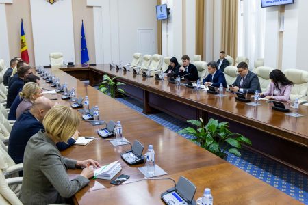 Dorin Recean a avut o întrevedere cu reprezentanții Asociației Investitorilor din România: „Avem multe oportunități”