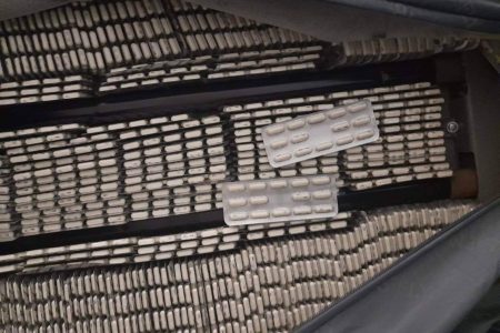 Acțiune comună a oamenilor legii din Moldova și Ucraina: 11.200 pastile, fără acte de proveniență, depistate la vama Palanca