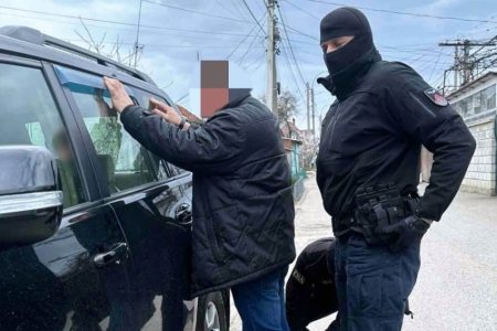 Om de afaceri, reținut de ofițerii CNA: Ar fi influențat deciziile pe unele dosare penale
