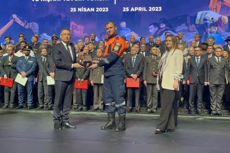 Salvatorii moldoveni, decorați în Turcia pentru asistența oferită la lichidarea consecințelor seismului devastator