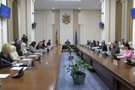 VIDEO/ Un șir de primari care au implementat proiecte prin „Satul European” au fost invitați la Guvern