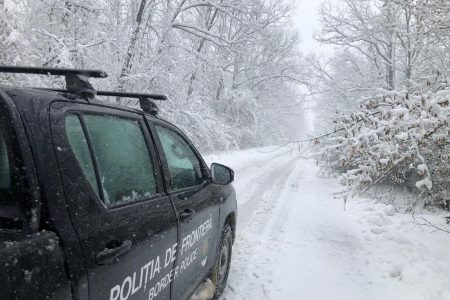 FOTO/ În nordul și vestul frontierei moldo-române se circulă în condiții de iarnă. Situația la această oră