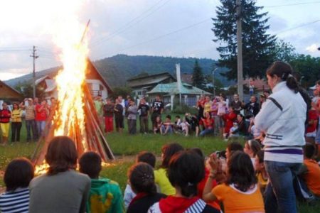 În sezonul estival vor fi organizate 100 de tabere pentru copii